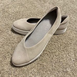 J/SLIDES Slip Ons